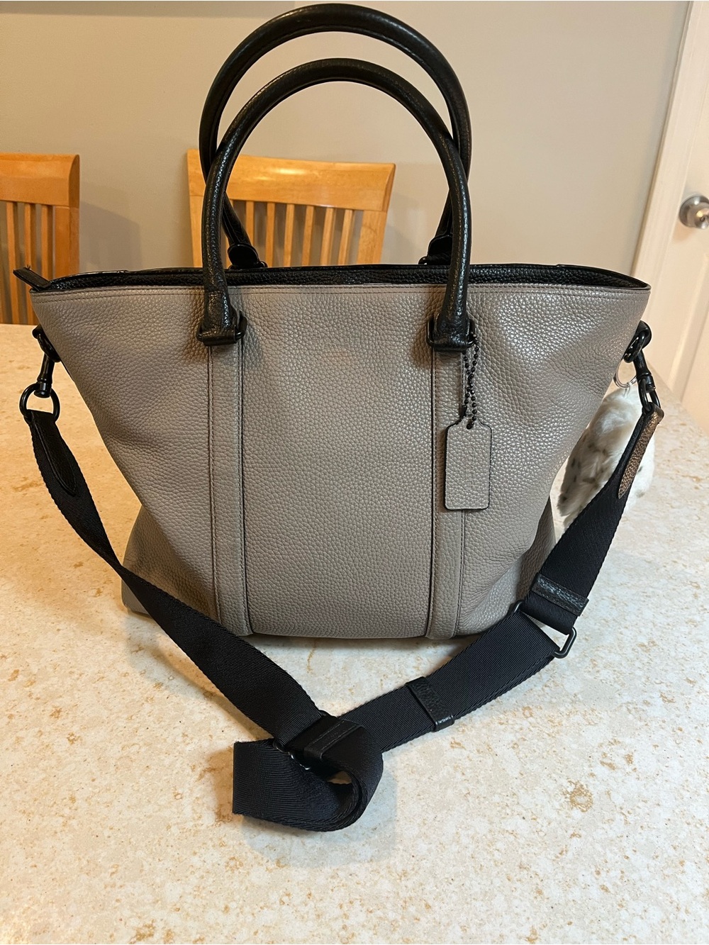 COACH Metropolitan Tote in Pebbled Leather (Grey/Black)